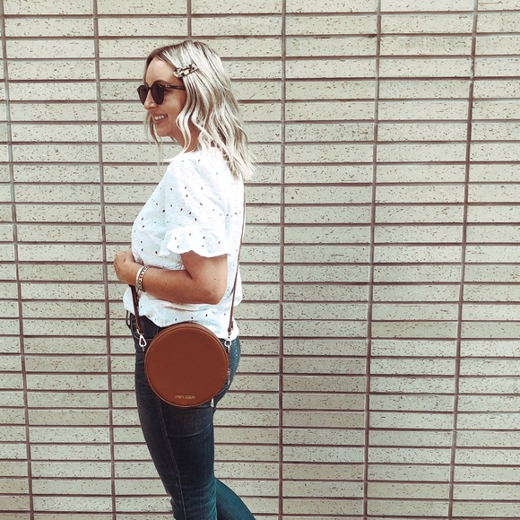 Meet Your Posher!✌🏻️ TOP 10% SELLER!! - Picture 4 of 7